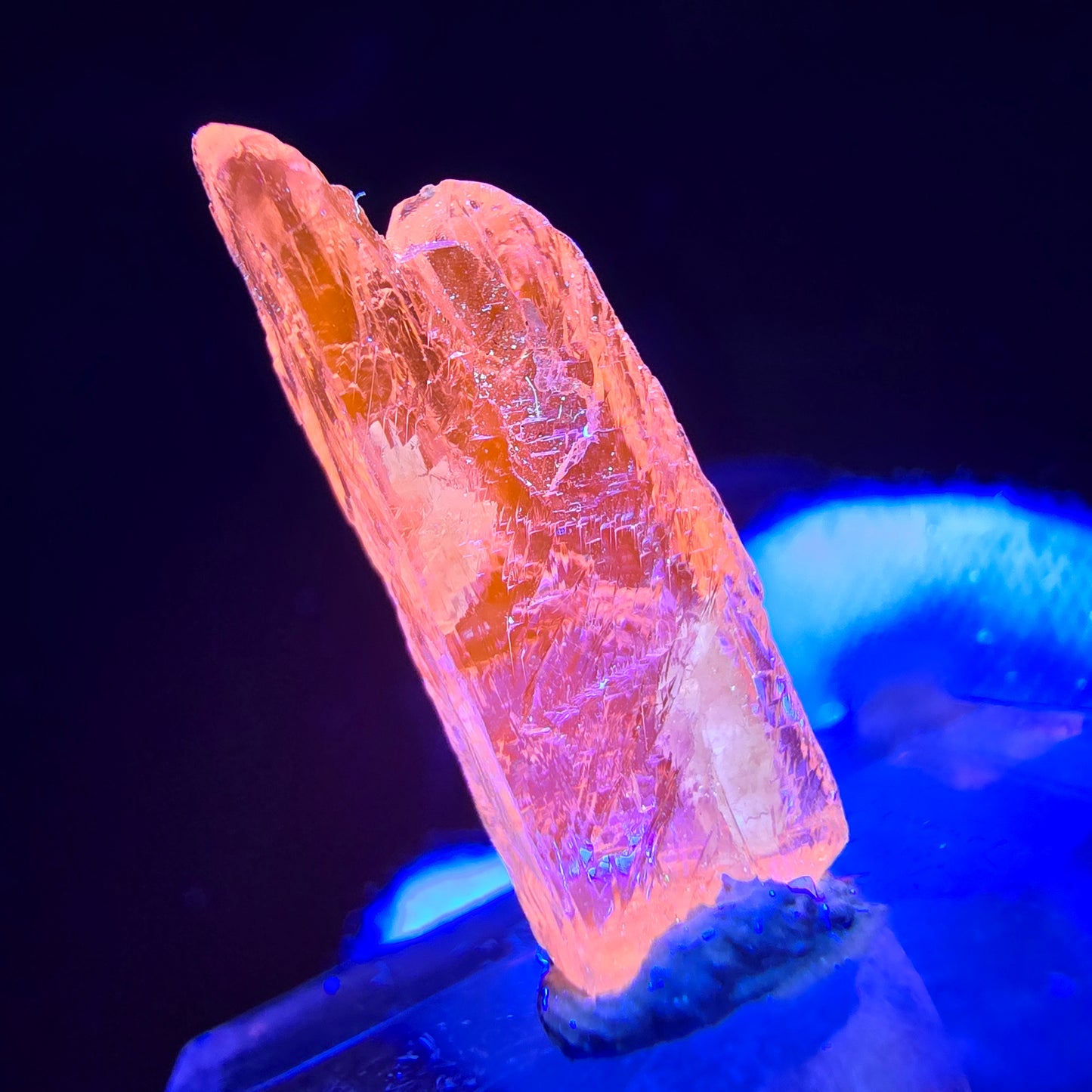 Seltener Kunzit X Spodumen Kristall weiß UV Mineral 22*8*4mm aus Brasilien