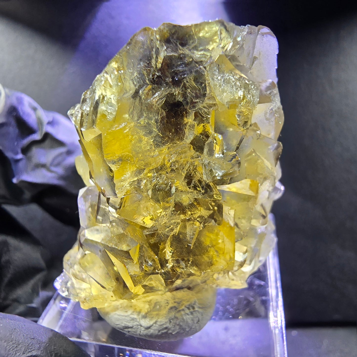 Seltene Honey Pocket Phantom Fluorit XX Würfel Stufe 30*28*14mm Okorusu, Namibia