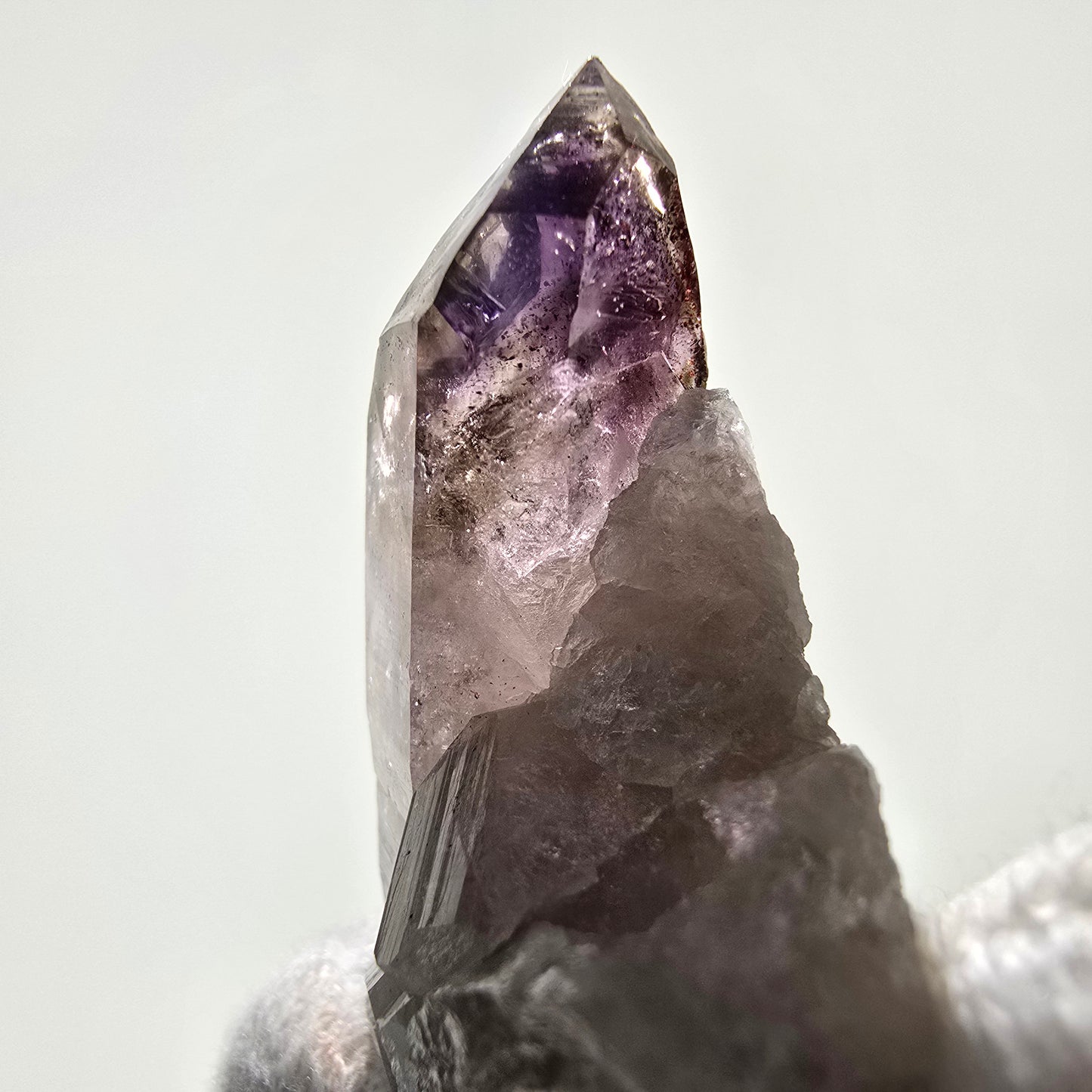 Rare sceptre d'améthyste fantôme sur scène matricielle Brandberg, Namibie 53*45*19mm