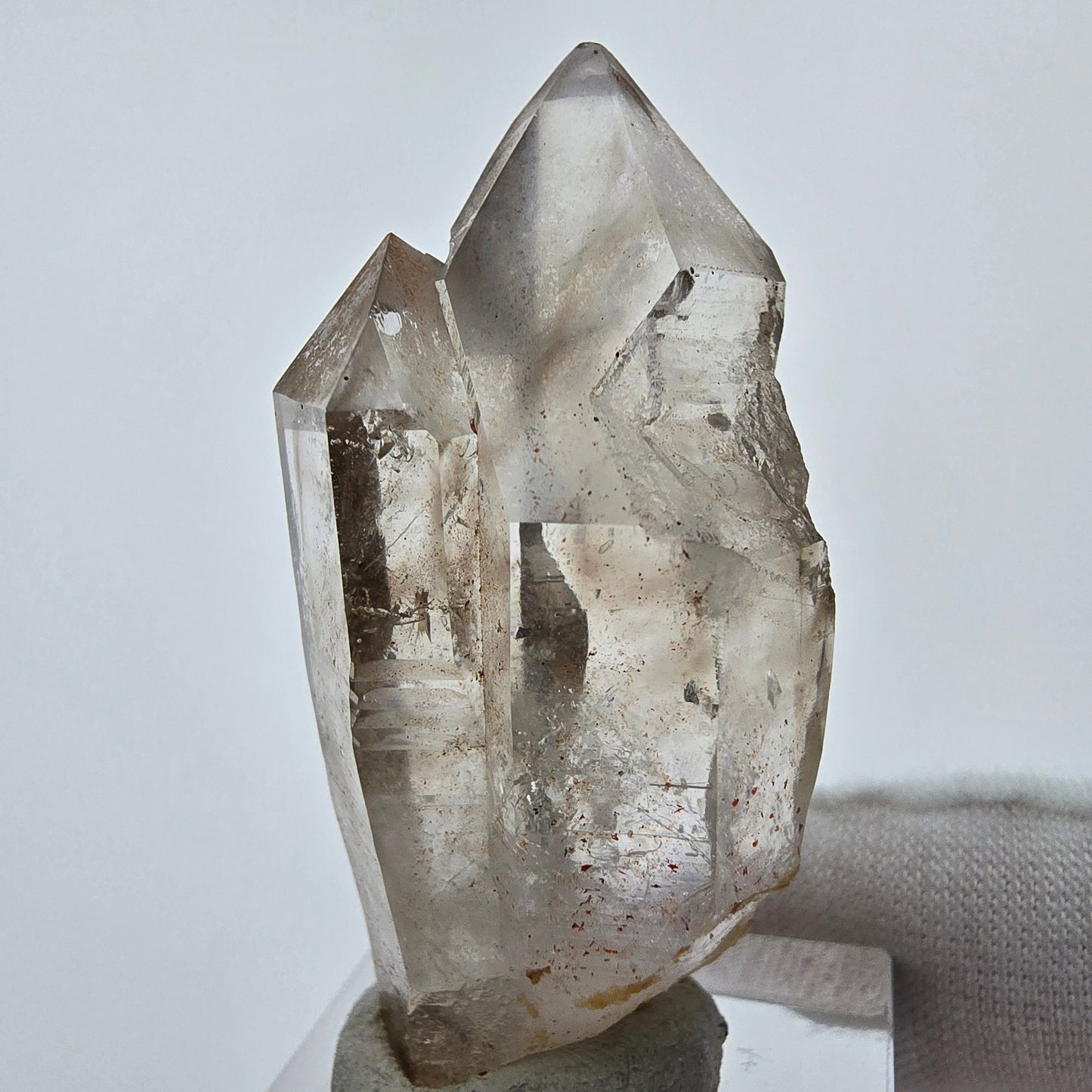 Enhydro Phantom Sceptre à Quartz Fumé Niveau 1x Bubble Goboboseb, Namibie 47*23*17mm