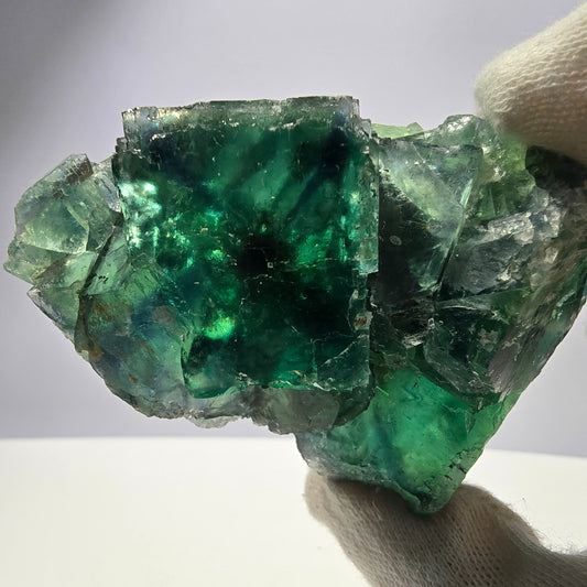 Grand spécimen de cube de fluorite fantôme, parqueté vert Okorusu, Namibie, 85 x 61 x 34 mm