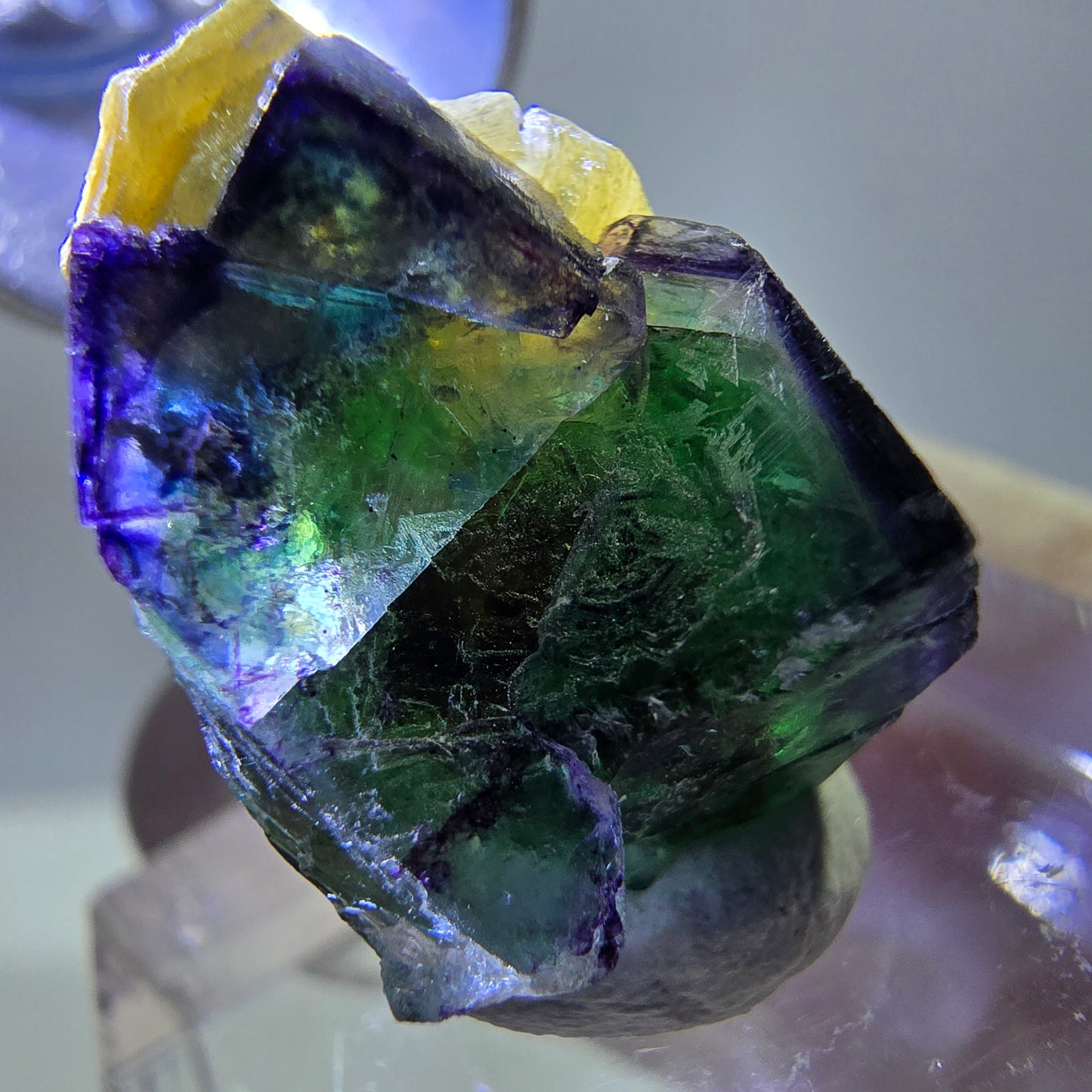 Cube de fluorite fantôme, zonal, spécimen de muscovite, Erongo, Namibie, 21 x 20 x 17 mm