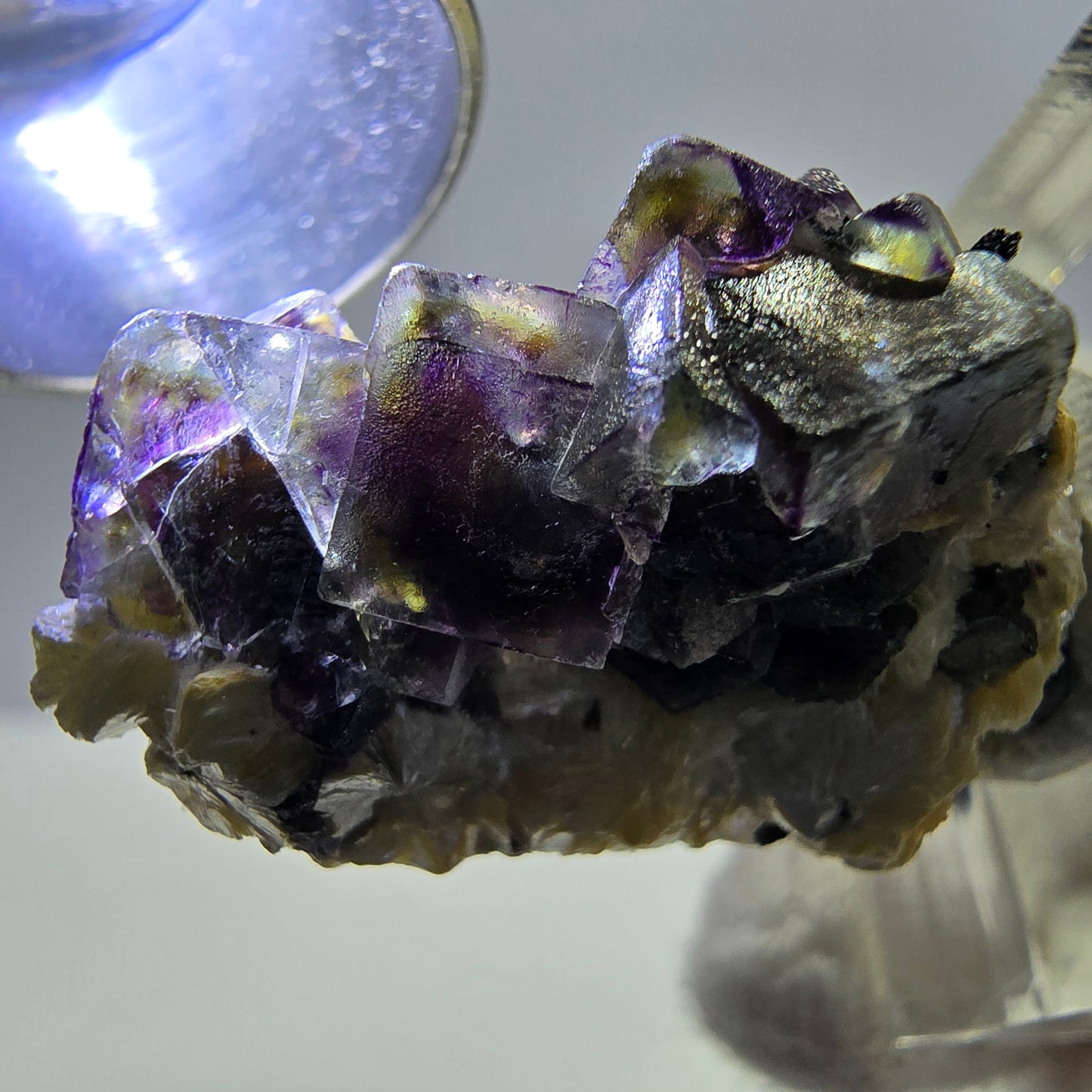 Spécimen de fluorite fantôme colorée, tourmaline scholle, muscovite, Erongo, Namibie, 30 x 19 x 20 mm