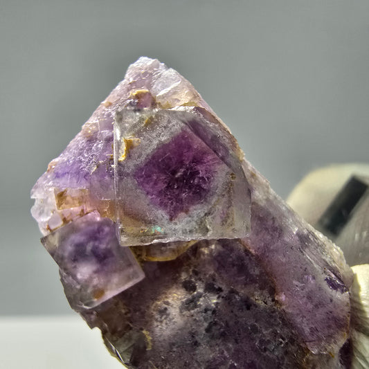 Seltene UV Phantom Fluorit Würfel, Quarz Stufe Brandberg, Namibia 31*19*19mm