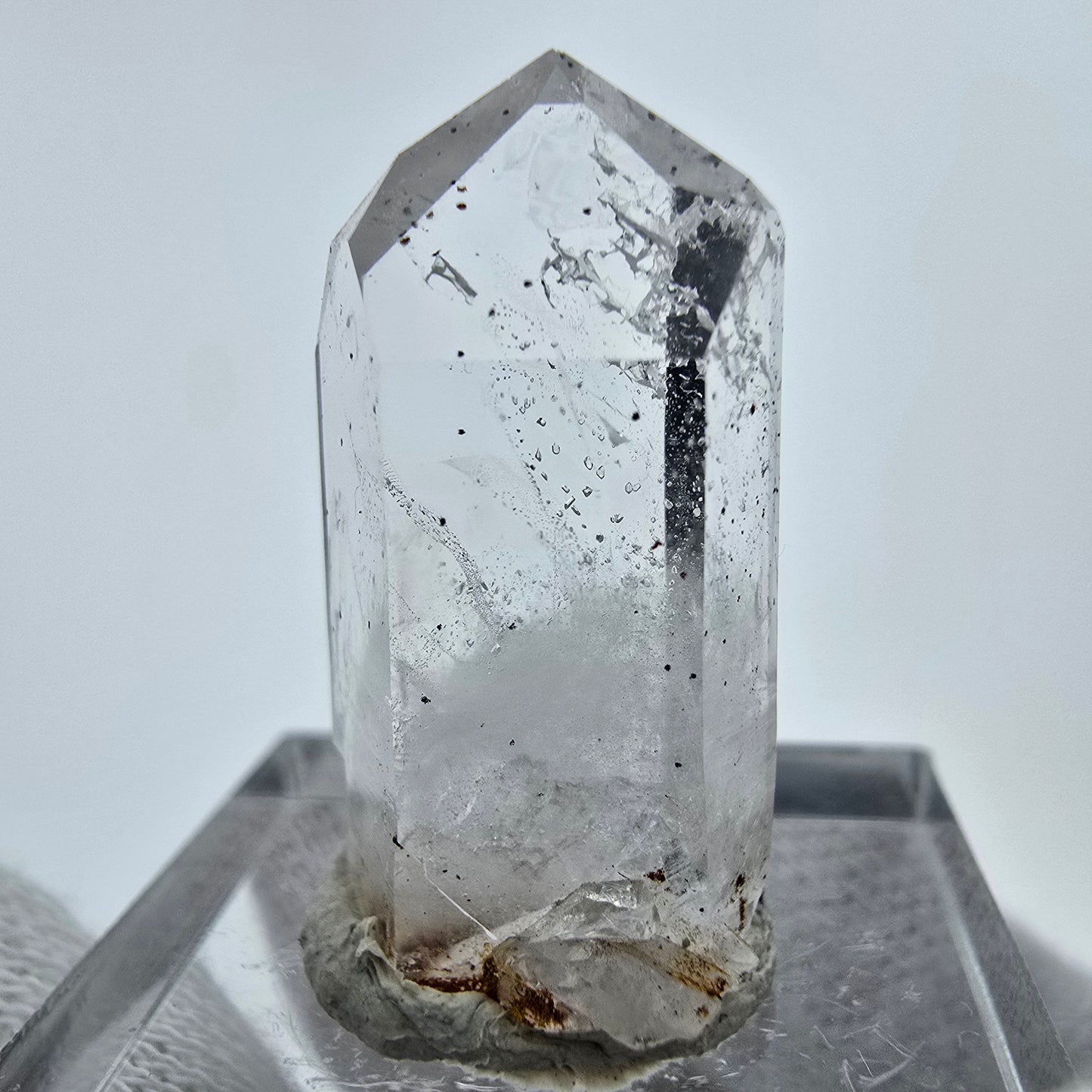 Cristal de quartz hématite fantôme transparent, Streep Mine, Goboboseb, Namibie, 25 x 13 x 10 mm