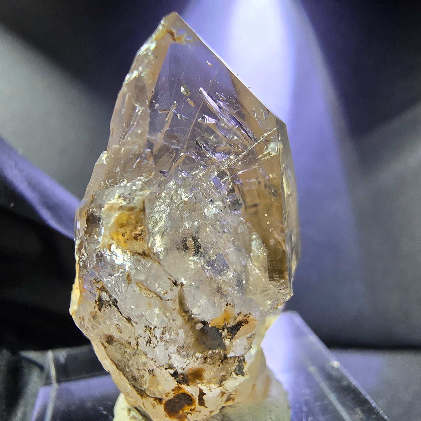 Sceptre de Quartz fumé fantôme clair, pointe à Double extrémité 30*18*15mm Goboboseb namibie