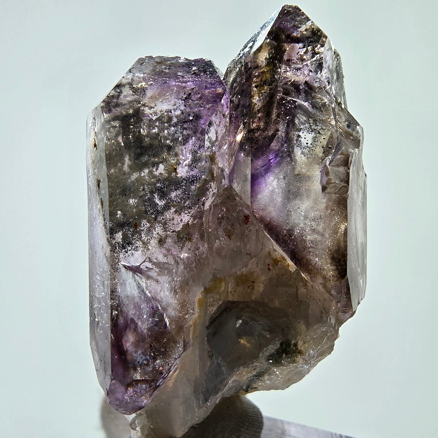Améthyste fantôme rare, sceptre DT, amas Brandberg, Namibie, 50 x 26 x 24 mm