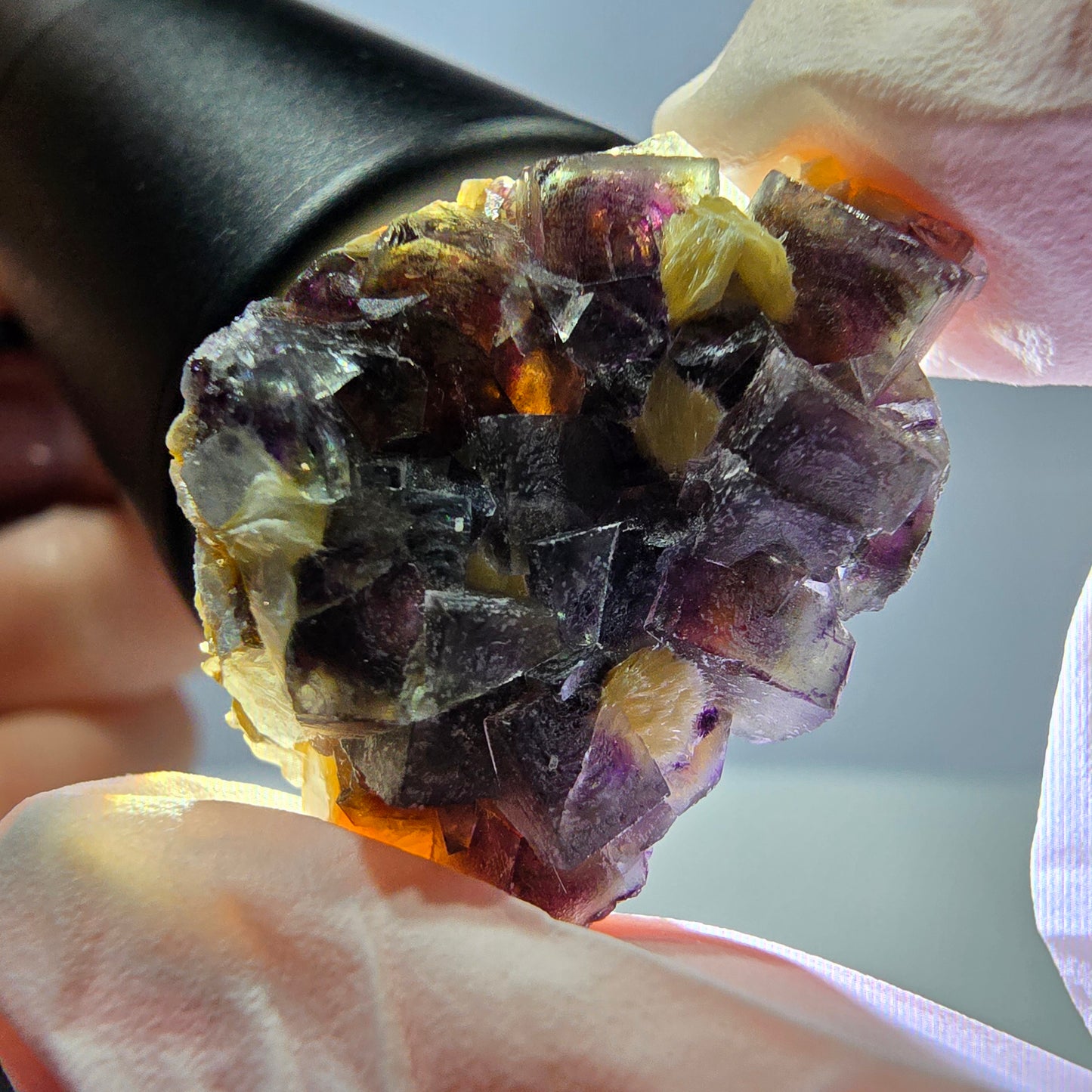 Cubes de fluorite fantôme colorés, spécimen de muscovite, Erongo, Namibie, 28 x 20 x 13 mm