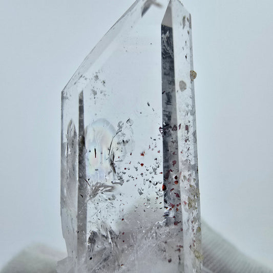 Harlekin Amethyst mit Analcim Streep Mine, Goboboseb, Namibia 38*16*11mm