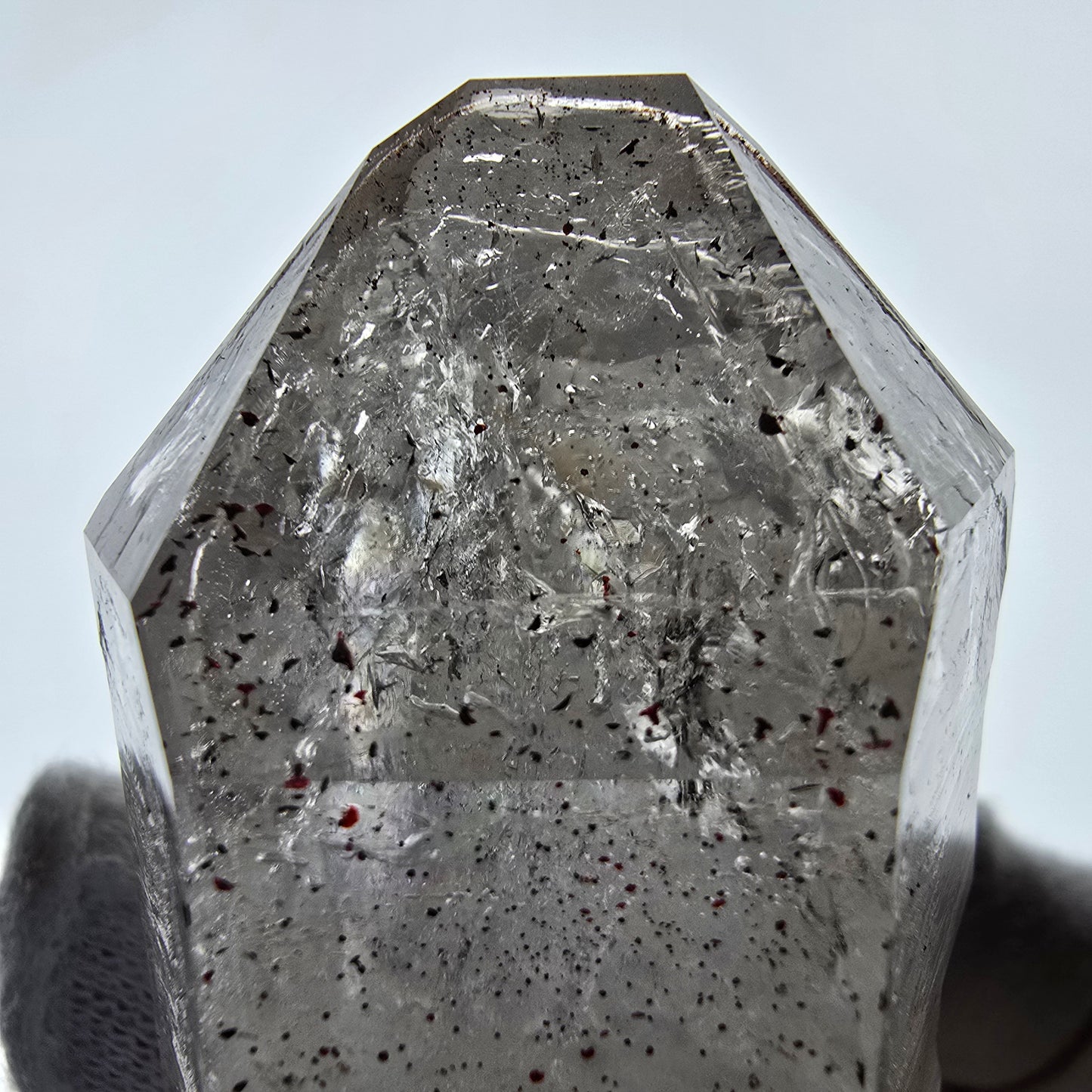 Sceptre de poche en hématite et quartz fumé, fantôme squelette, Saint-Valentin, Goboboseb, Namibie, 58 x 45 x 32 mm