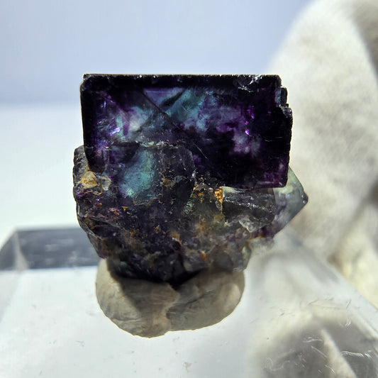 Spécimen de cube de fluorite fantôme transparente, vert-violet zonal, Okorusu, Namibie, 16 x 16 x 15 mm