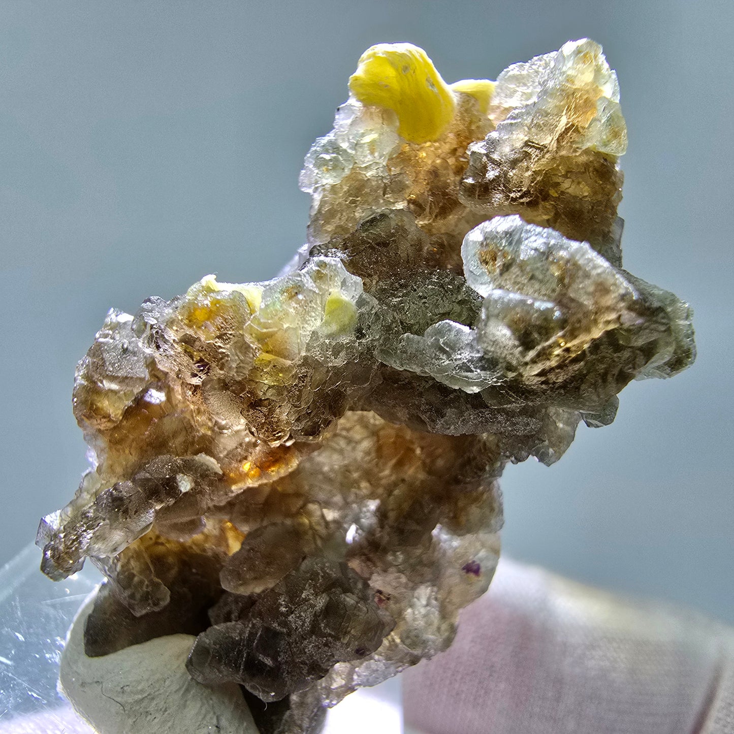 Phantom Fluorit Würfel, Hyalit, Muskovit Stufe Erongo, Namibia 44*28*27mm