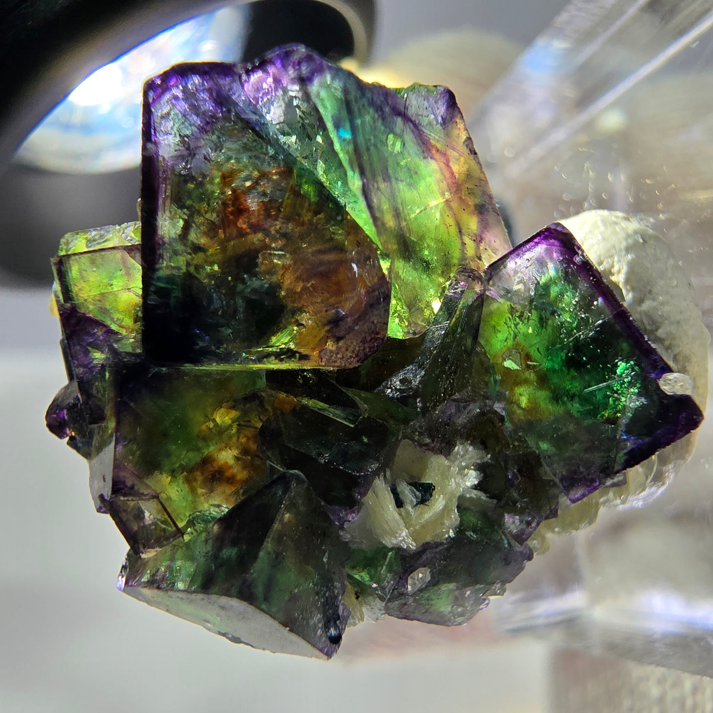 Spécimen de cube de fluorite fantôme zonal, de muscovite et de tourmaline Schorl, Erongo, Namibie, 24 x 18 x 11 mm
