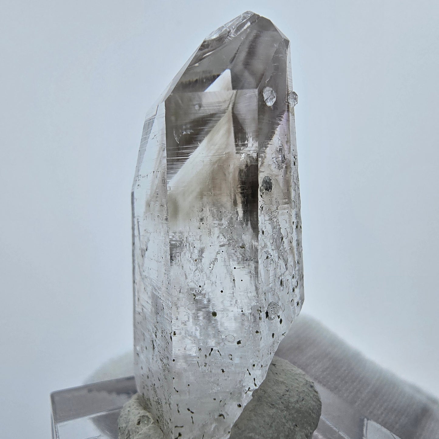 Enhydro Phantom Quarz, Analcim 2x Blase Streep Mine Goboboseb Namibia 40*20*13mm