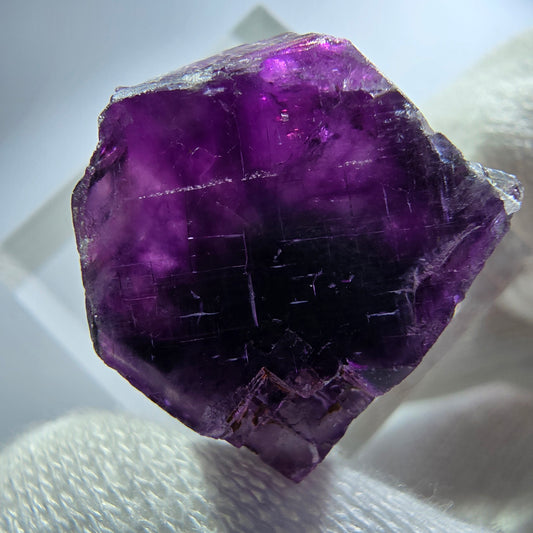 Rare spécimen de cube de fluorite fantôme, violet Okorusu, Namibie 23 x 22 x 17 mm