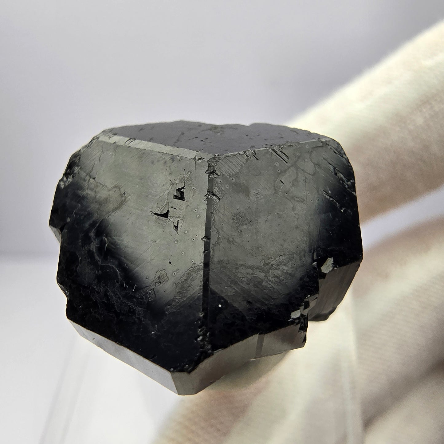 Symmetrischer Schörl Turmalin schwarz glänzend Erongo, Namibia 24*21*20mm
