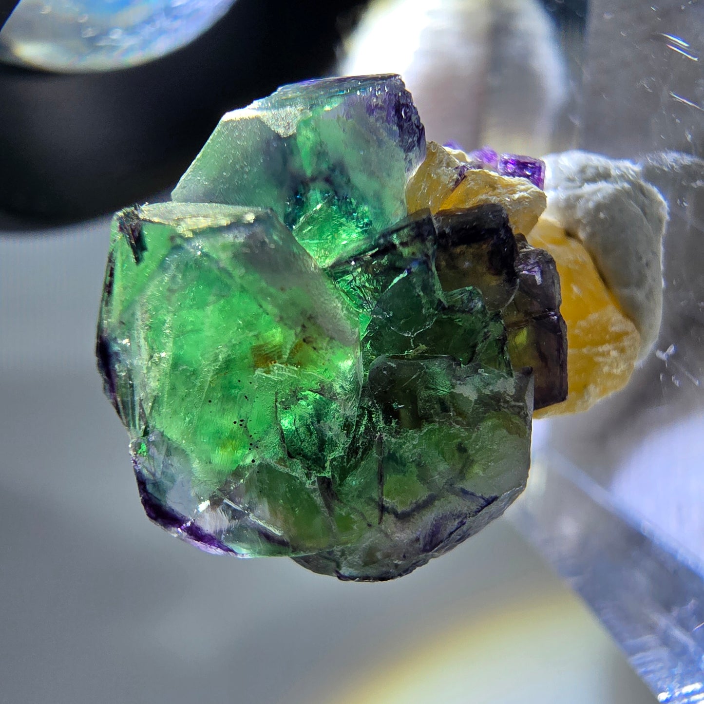 Cube de fluorite fantôme, spécimen de muscovite, Erongo, Namibie, 18 x 14 x 10 mm