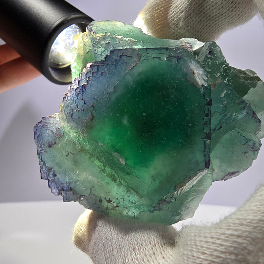 Grand spécimen de cube de fluorite fantôme, parqueté zonal Okorusu Namibie 69*58*33mm