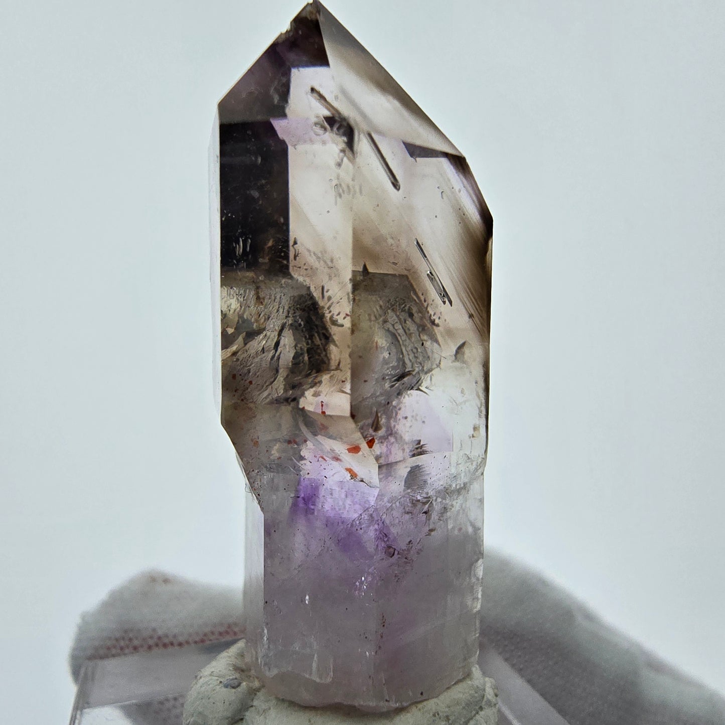 Cristal de sceptre d'améthyste fantôme transparent Goboboseb, Namibie 41*18*14mm Collection
