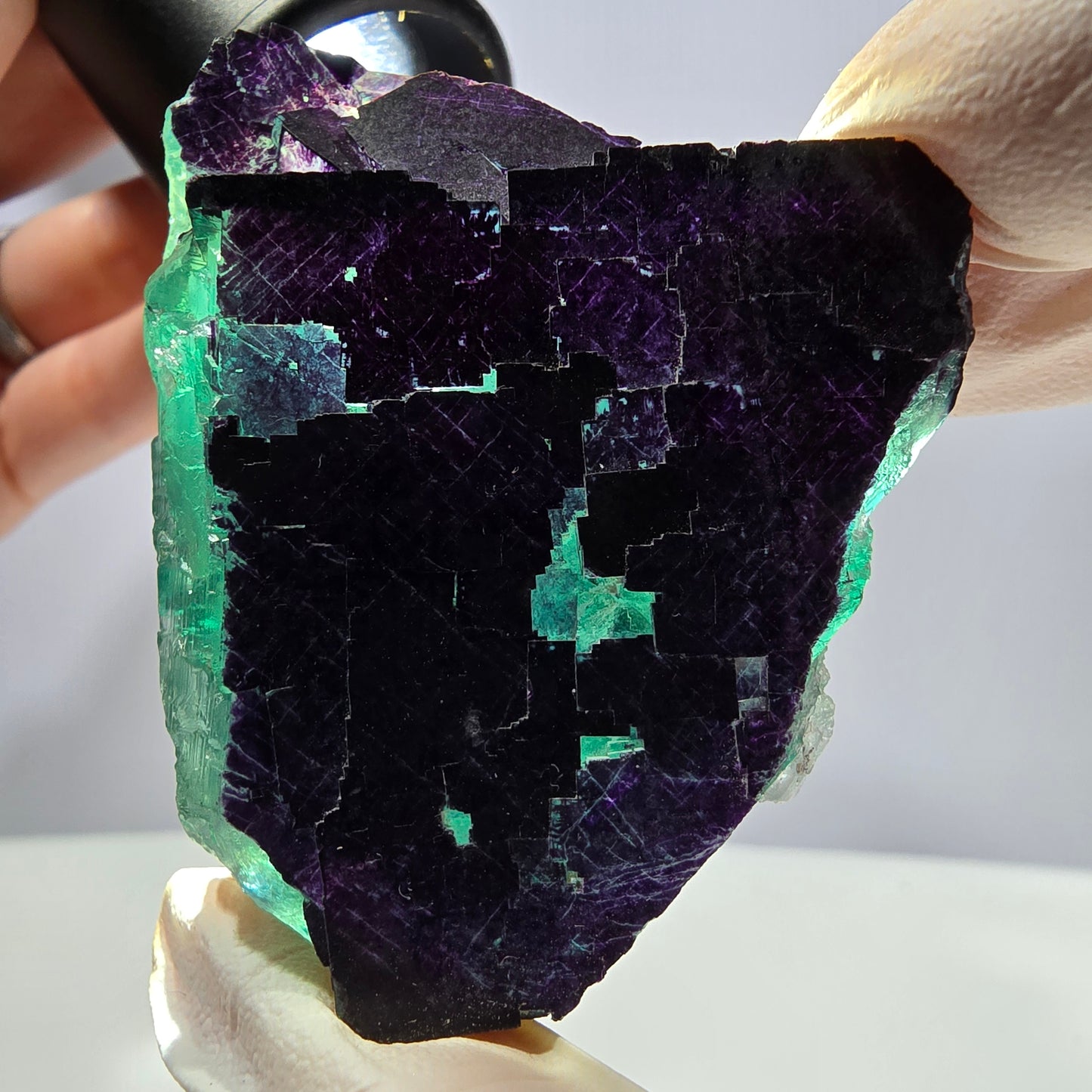 Spécimen de cube de fluorite fantôme vert violet zonal 11:11 Angel Pocket, Namibie 57*46*20mm