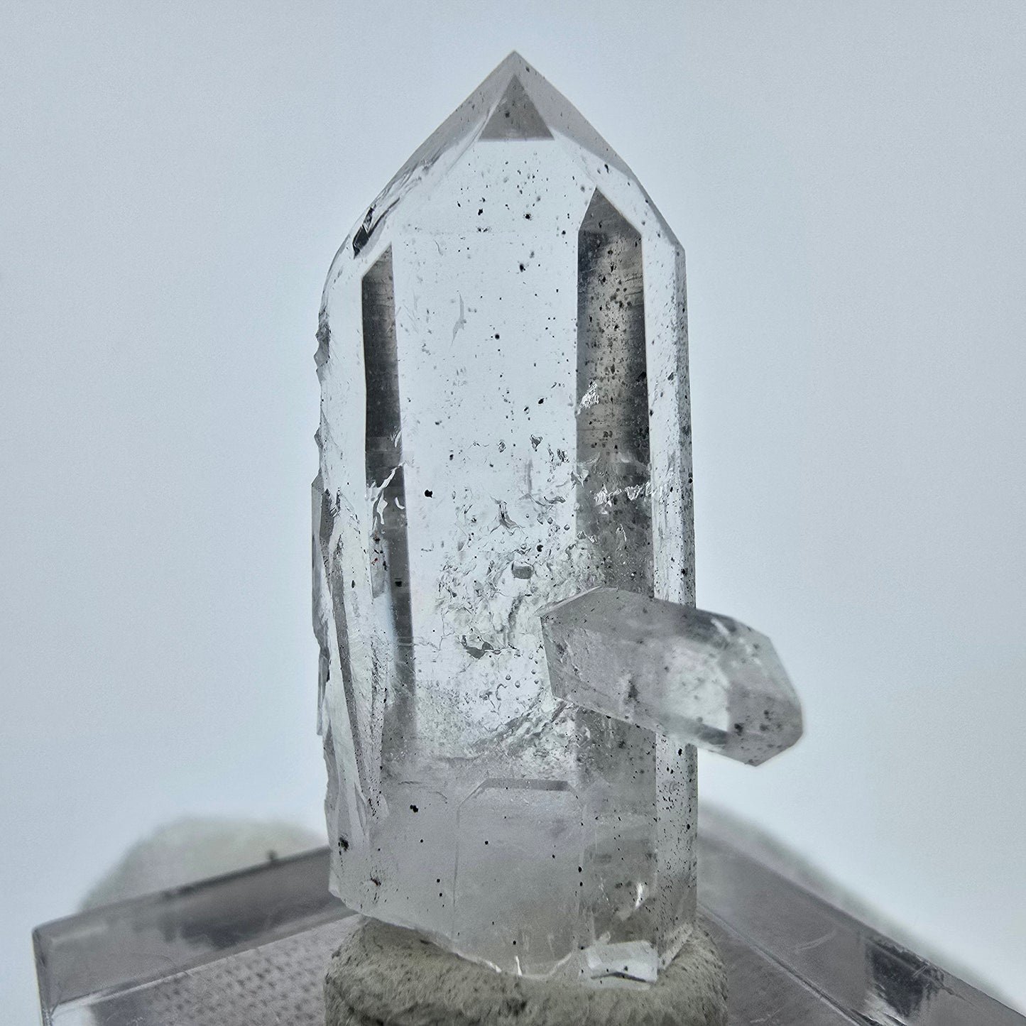 Cristal de quartz hématite fantôme transparent, Streep Mine, Goboboseb, Namibie, 33 x 18 x 10 mm
