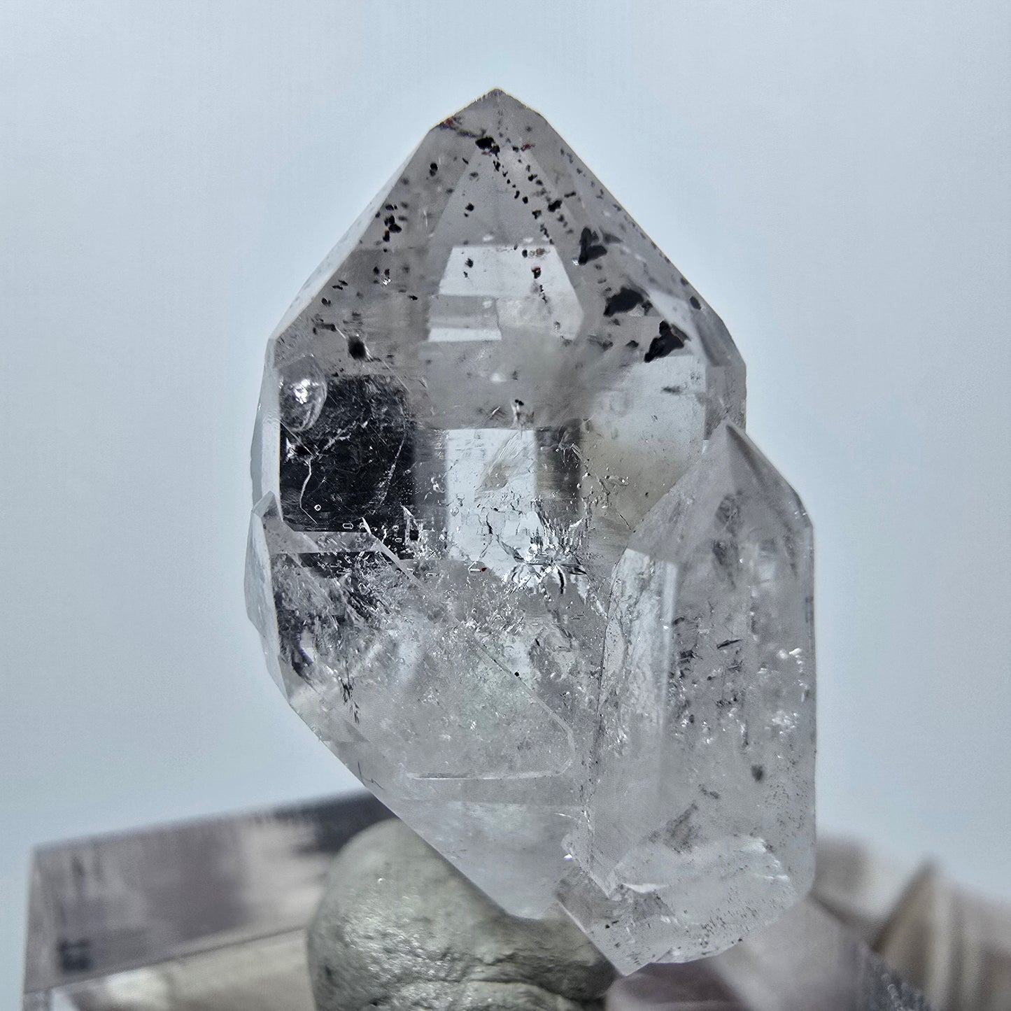 Quartz clair Harlequin Point Streep Mine, Goboboseb, Namibie, 30 x 19 x 11 mm