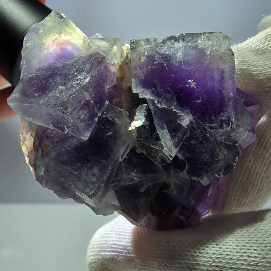 Rare spécimen de cube de fluorite fantôme, bleu-violet Okorusu Namibie 66 x 48 x 32 mm