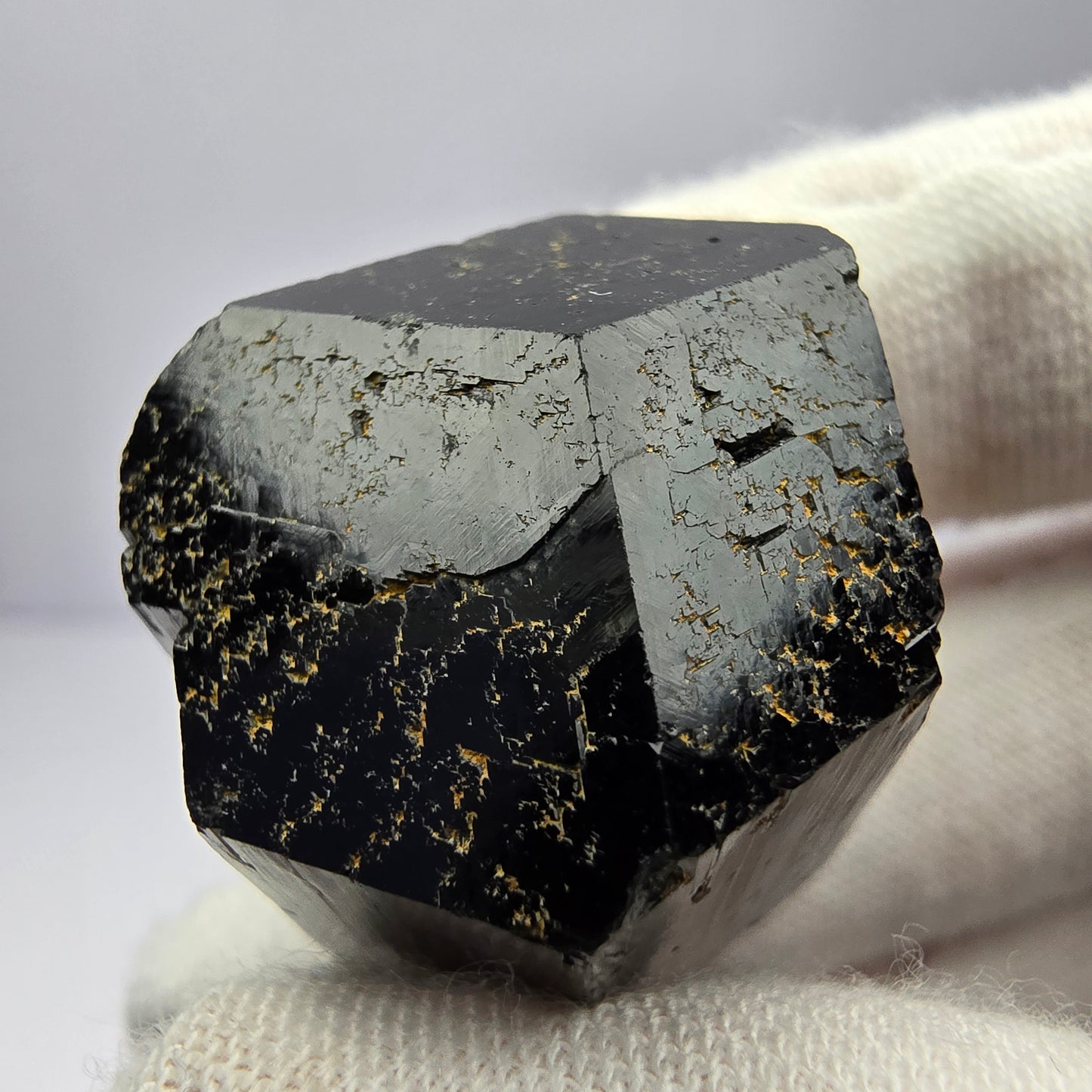Symmetrischer Schörl Turmalin schwarz glänzend Erongo, Namibia 24*24*18mm