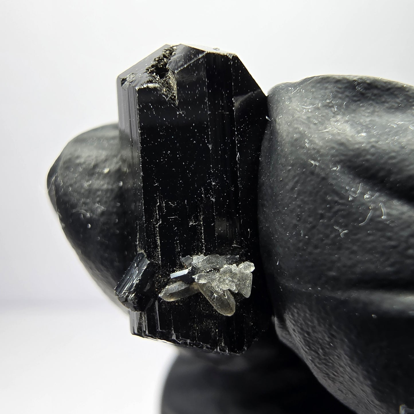 Symmetrische Schörl Turmalin Stufe Erongo, Namibia 17*10*8mm Mineraliensammlung