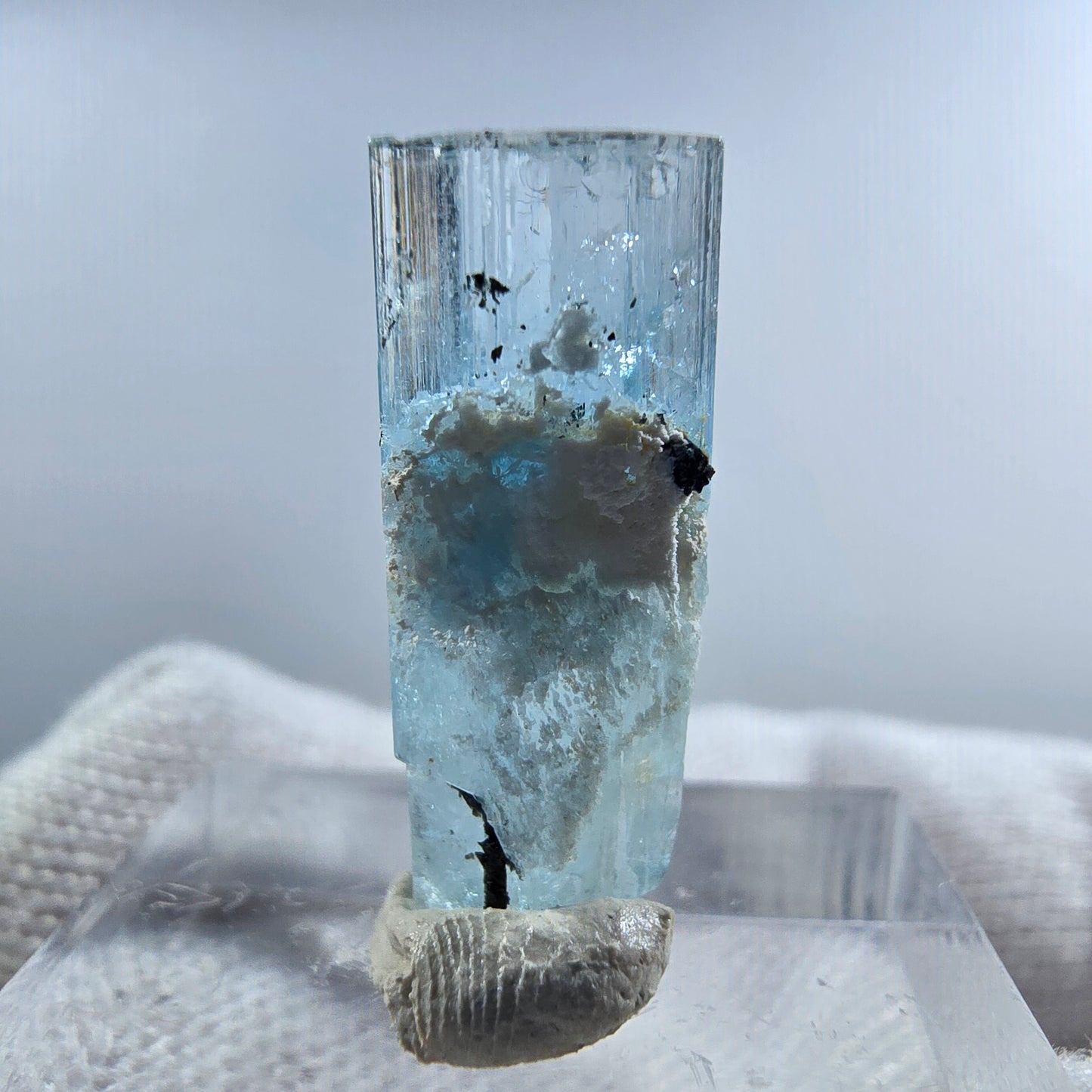 Aigue-marine de Setlene, tourmaline de Schörl, stade orthose Erongo, Namibie 23*8*7 mm