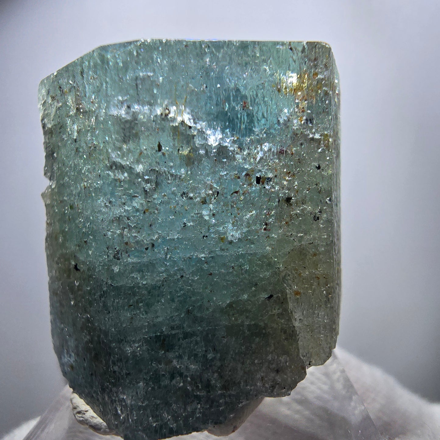 Seltener Aquamarin X mit Hyalit Einschlüssen Erongo, Namibia 30*29*24mm