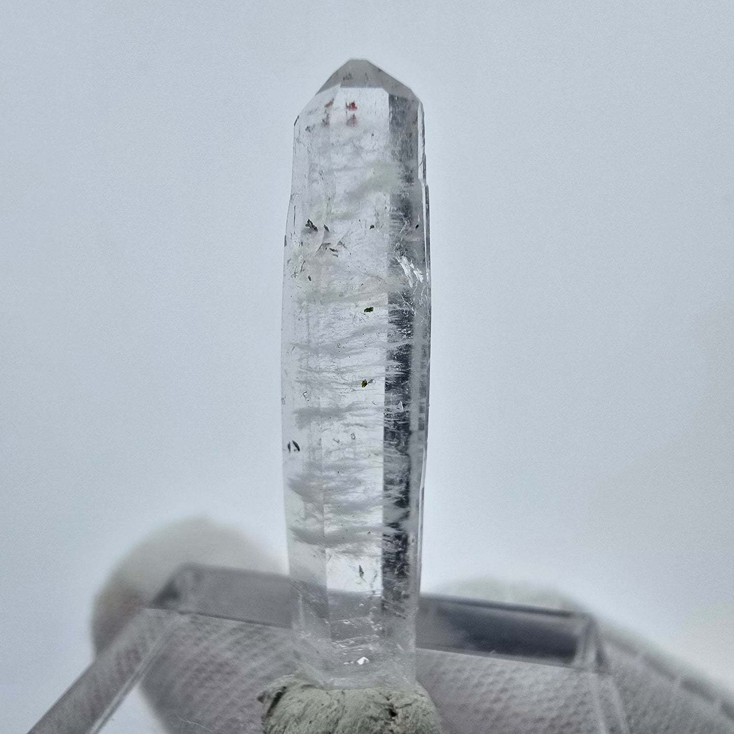 Flacher Quarz mit rotem Hämatit Valentine Pocket Goboboseb Namibia 30*6*4mm