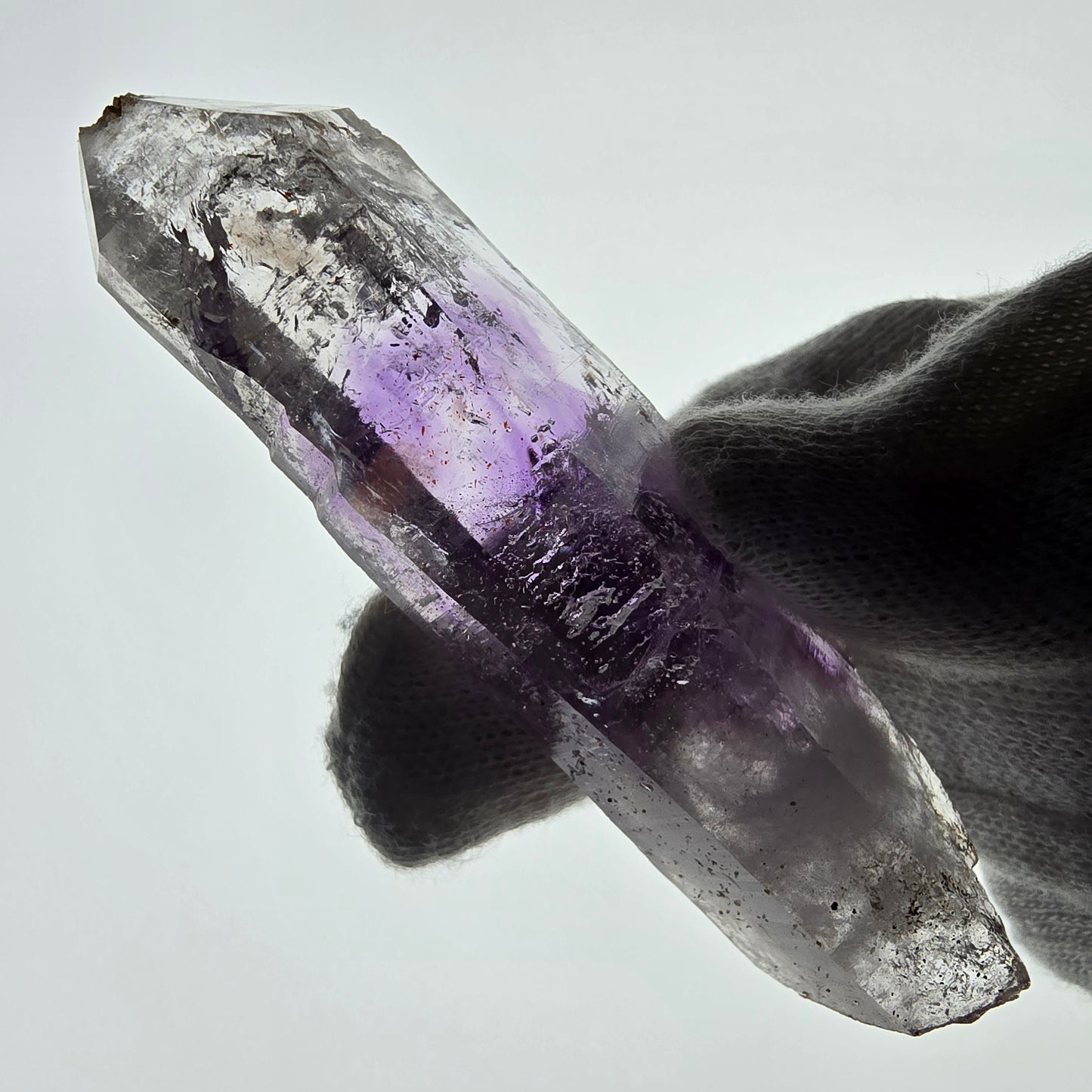 Sceptre fantôme squelette en améthyste, poche Saint-Valentin, Goboboseb, Namibie, 79 x 24 x 15 mm