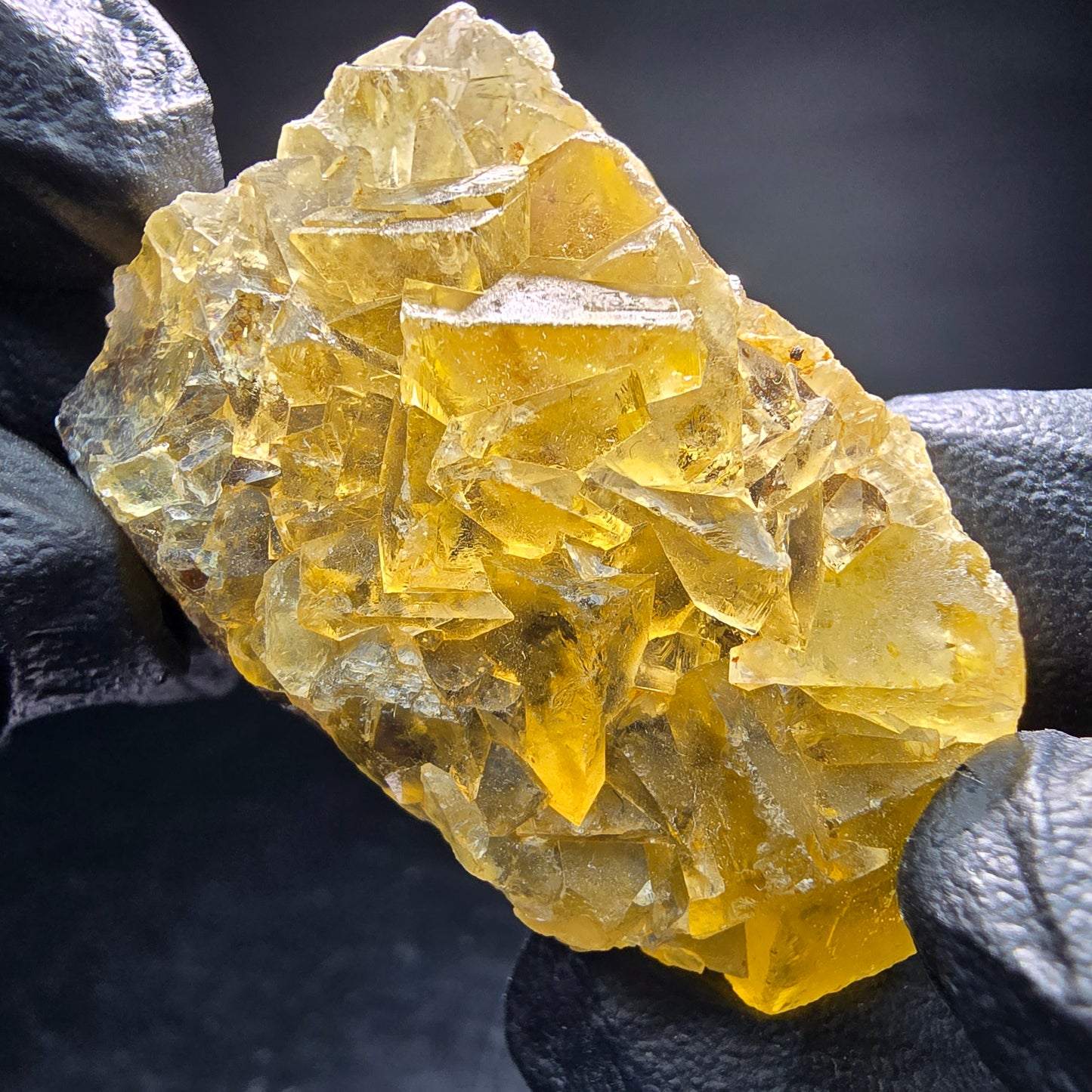 Klare Honey Pocket Phantom Fluorit Würfel Stufe gelb Okorusu, Namibia 44*27*15mm