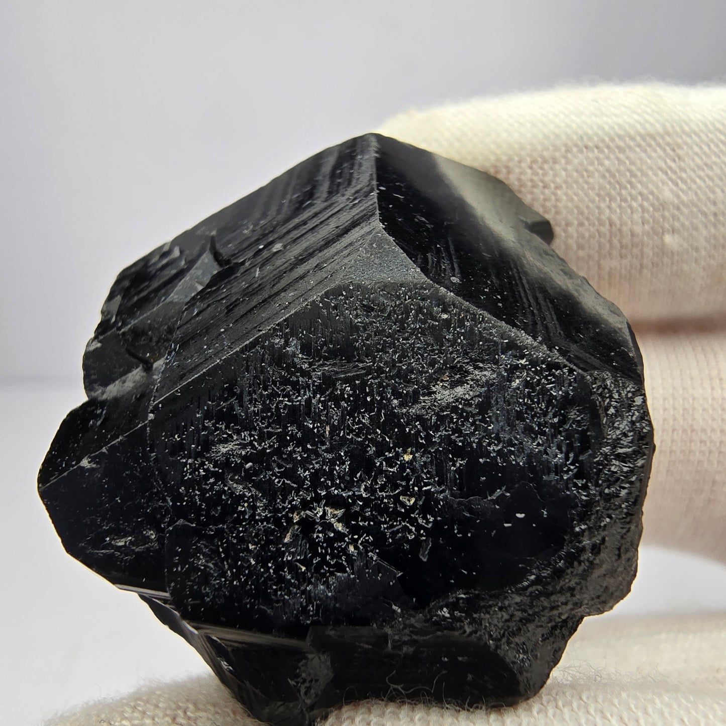 Symmetrischer Schörl Turmalin schwarz glänzend Erongo, Namibia 34*31*17mm