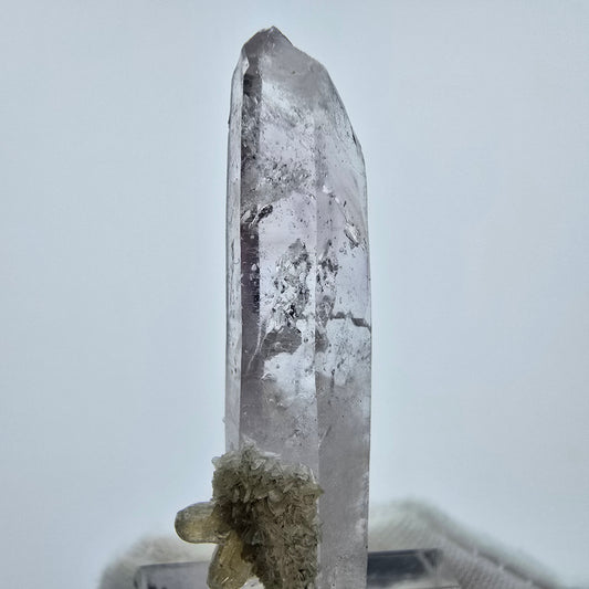 Phantom Amethyst Kristall mit Stilbit Goboboseb, Namibia 45*12*11mm Sammlung