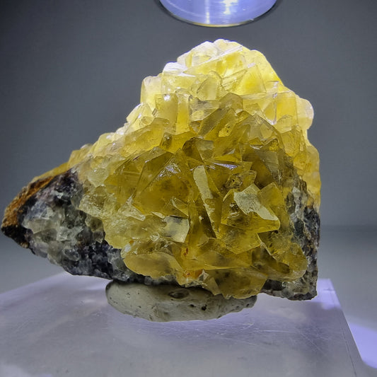 Spécimen rare de fluorite de poche de miel double face 48*35*29mm d'Okorusu, Namibie