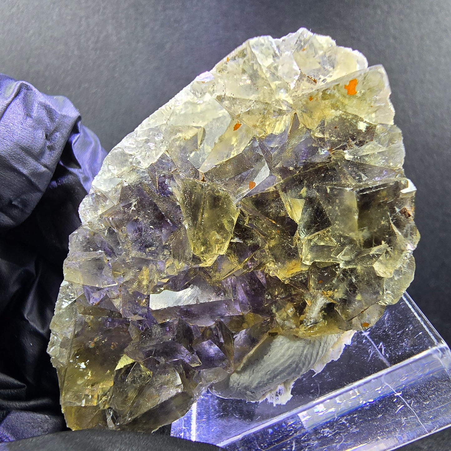 Seltene Honey Pocket Phantom Fluorit XX Würfel Stufe 44*28*13mm Okorusu, Namibia