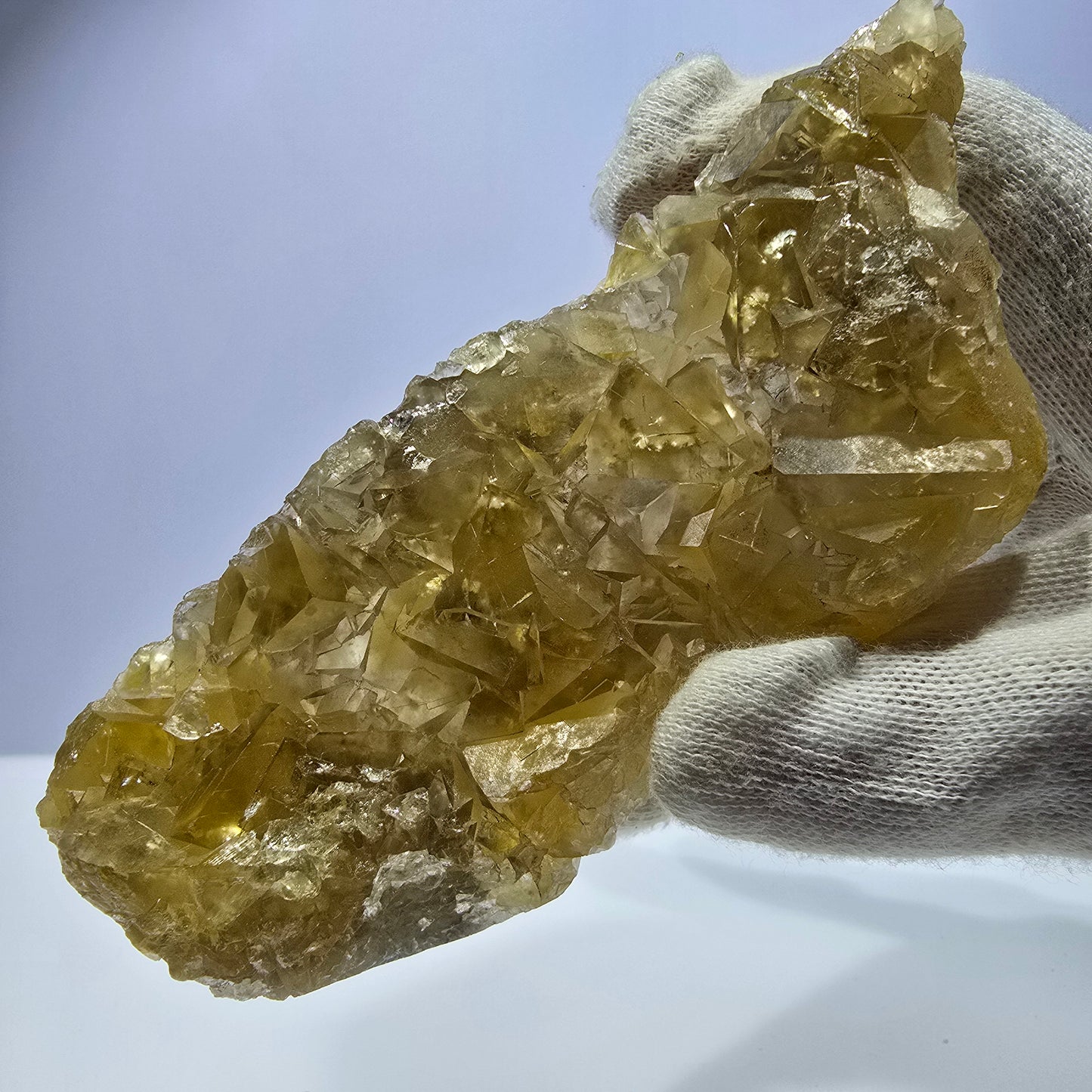 Grand spécimen de cube de fluorite fantôme, poche jaune miel, Okorusu, Namibie, 124 x 48 x 26 mm