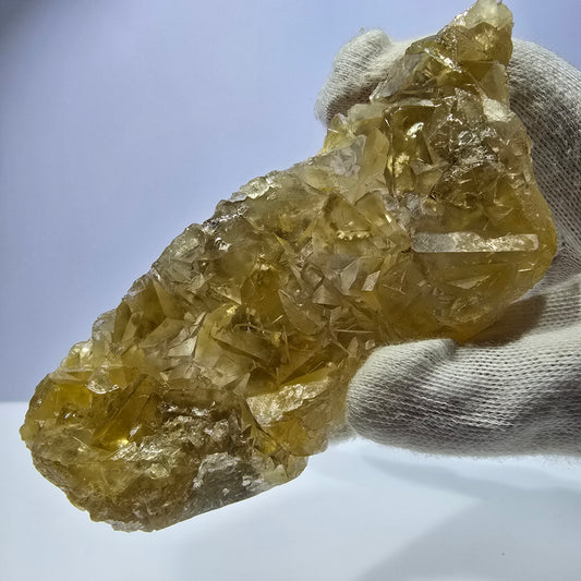 Grand spécimen de cube de fluorite fantôme, poche jaune miel, Okorusu, Namibie, 124 x 48 x 26 mm