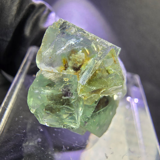 Rare stade Phantom Fluorite XX clair avec inclusions 19*15*9mm d'Okorusu, Namibie