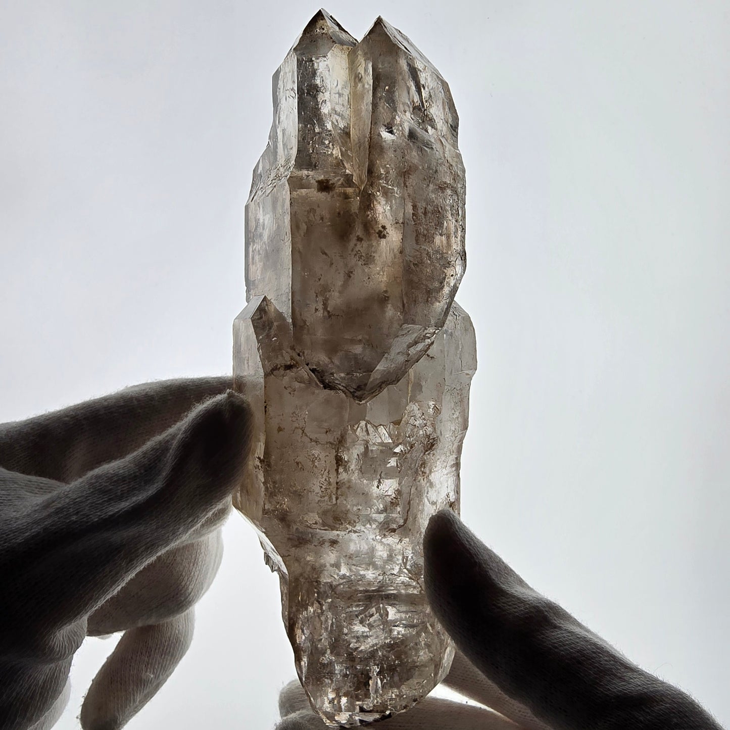 Sceptre fantôme squelette XL en quartz fumé DT, poche Saint-Valentin en calcite UV, Namibie 191 x 60 x 51 mm