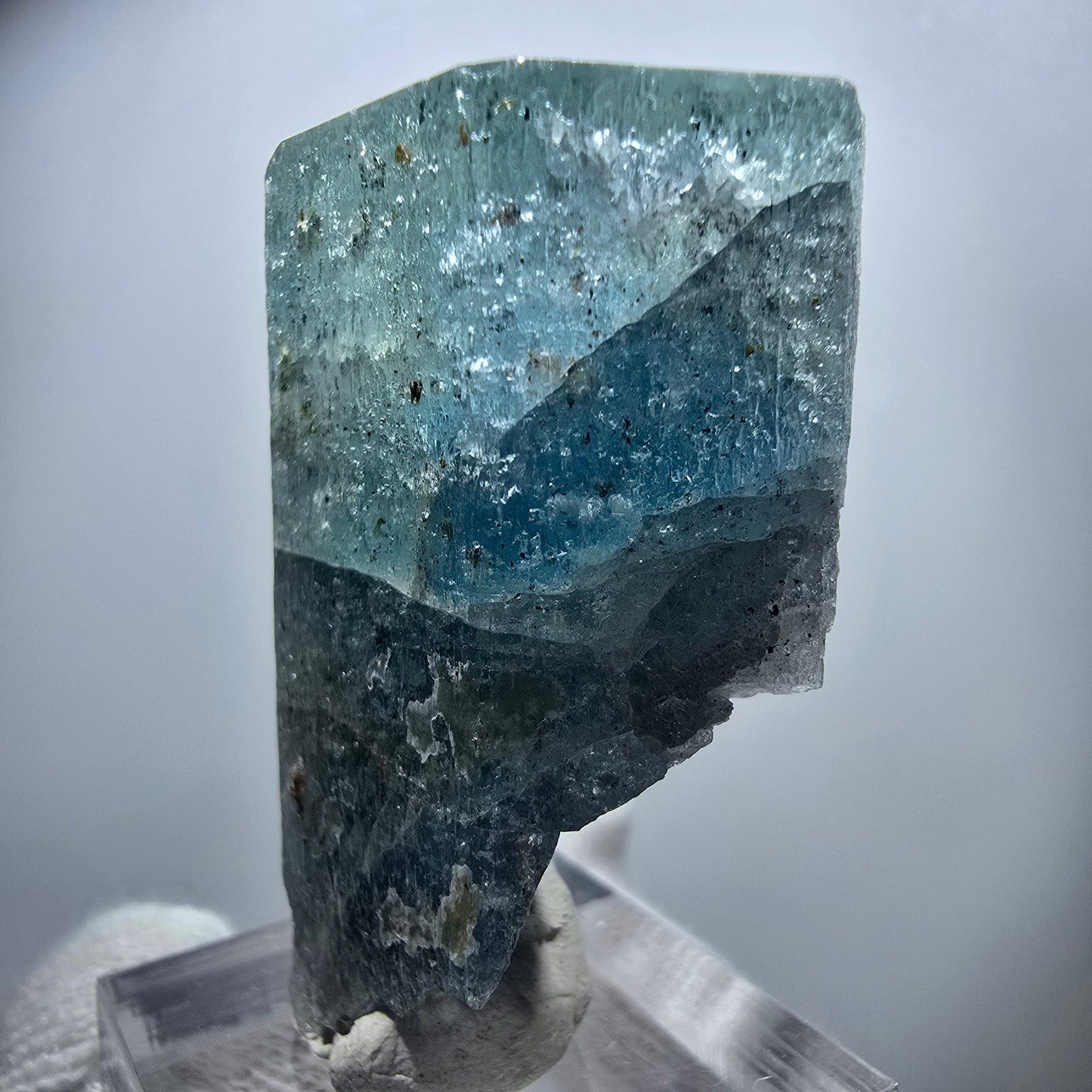 Seltener Aquamarin X mit Hyalit Einschlüssen Erongo, Namibia 42*28*19mm