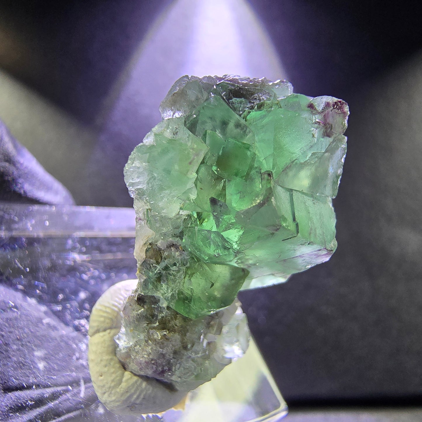 Seltene Zonare Fluorit XX Würfel Stufe grün lila 28*17*13mm aus Okorusu, Namibia