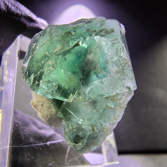 Rare Phantom Fluorite XX cube grade vert violet 24*23*12mm d'Okorusu, Namibie