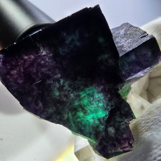 Spécimen rare de cube de fluorite fantôme, vert zonal et violet, Okorusu, Namibie, 48 x 43 x 36 mm