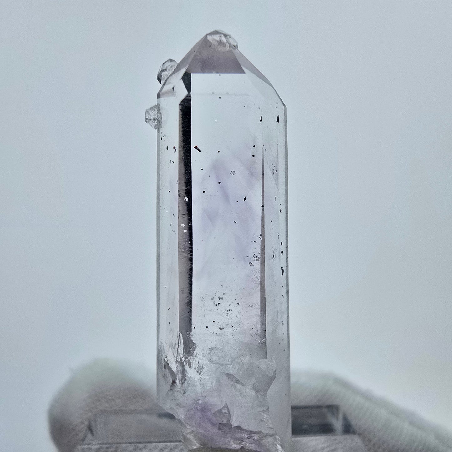 Phantom Amethyst mit Analcim, Hämatit Streep Mine, Goboboseb, Namibia 38*10*8mm