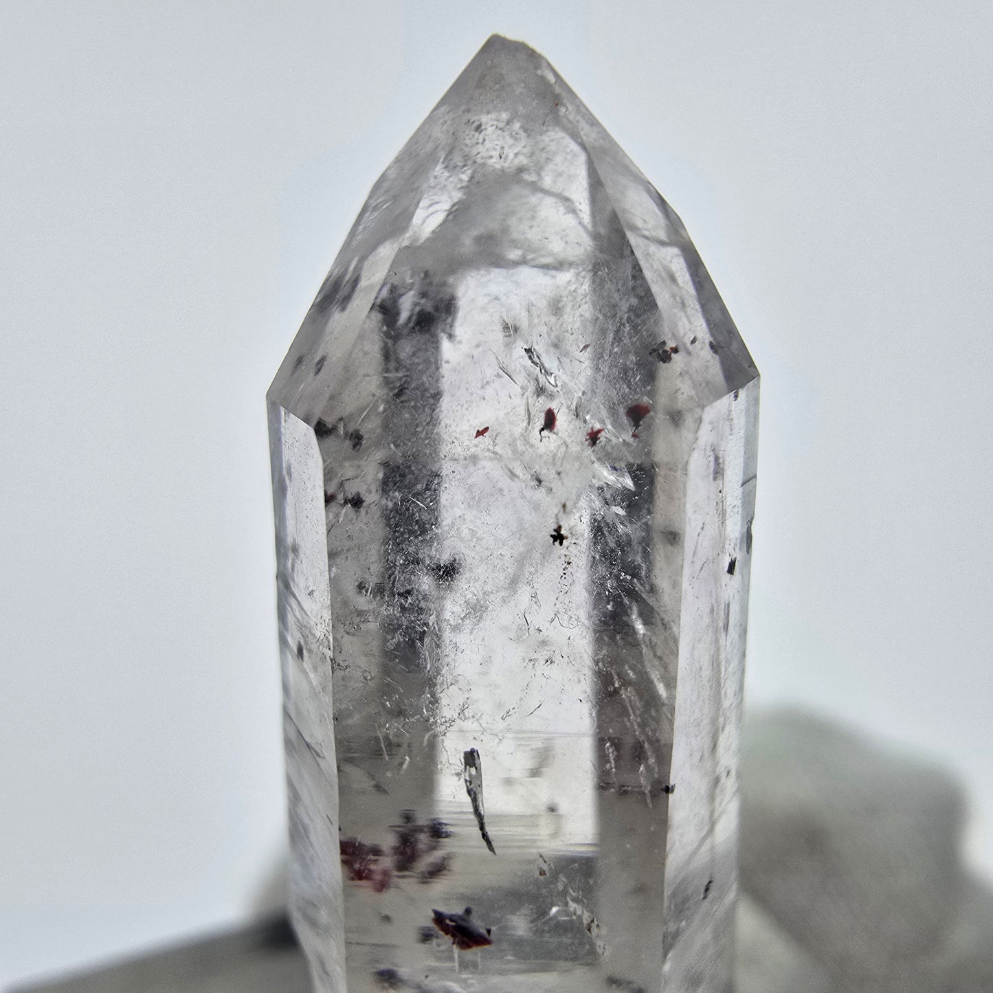 Cristal de quartz fantôme Harlequin, Streep Mine, Goboboseb, Namibie, 32 x 10 x 11 mm
