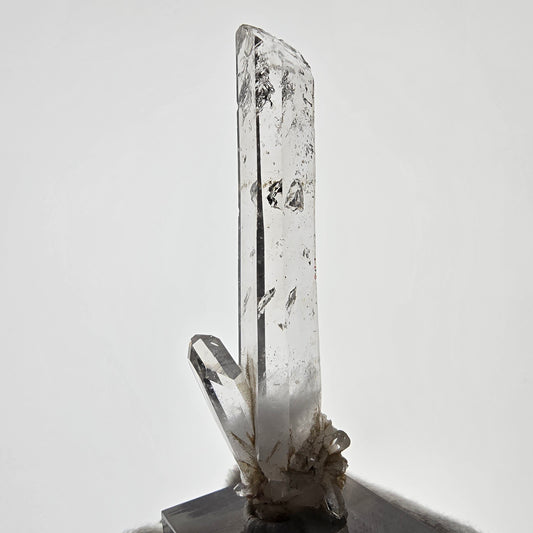 Sceptre en quartz fumé fantôme lémurien, poche Saint-Valentin, Namibie, 71 x 20 x 15 mm