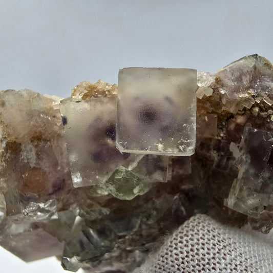 Seltene UV Phantom Fluorit Würfel, Quarz Stufe Brandberg, Namibia 59*39*20mm